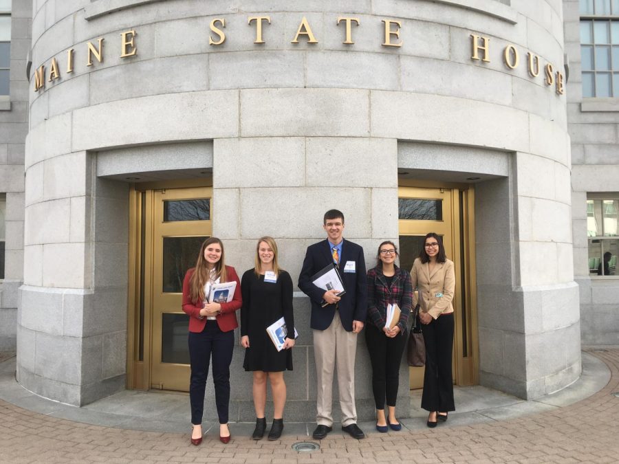 Madison Boucher 19, Sydney Thompson 19, Wyatt Fullen 19, Elizabeth Collins 21 and Rebecca Collins 19 pose in front of the Augusta State House.