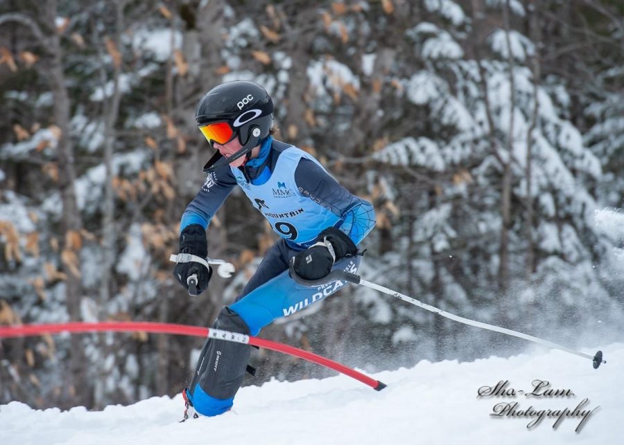Clay Gregg ‘22, avoids a gate during a February 2020 race at Bigrock Ski Area in Mars Hill, Maine. 