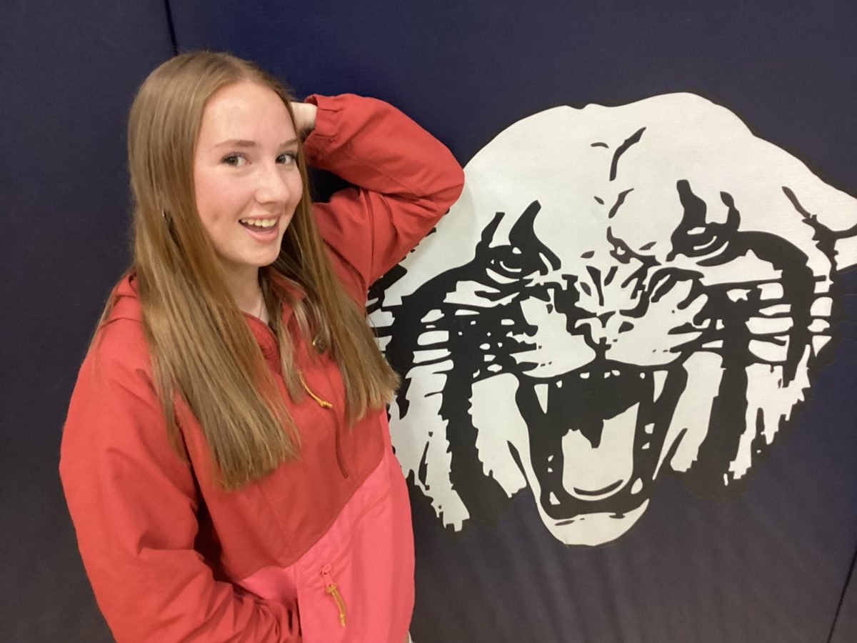 Maddy Brazier ‘26 poses with her favorite Wildcat mascot.