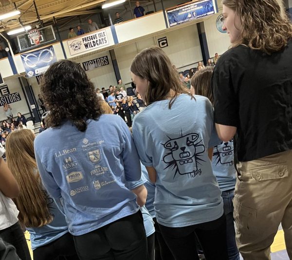 Anything blue. The sophomore class cheers their classmates on during Battle of the Bands while wearing class t-shirts for the dress up day. “I didn’t like Adam Sandler or this dress up day as much, because you can’t get as creative,” Kayleigh Swanson ’26 said. 

